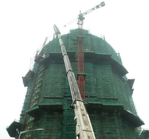 南昌市吊车在工地上作业